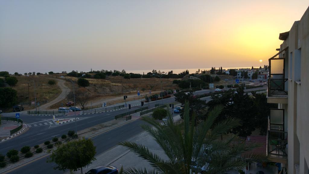 Adonis Apartment Paphos Exterior photo